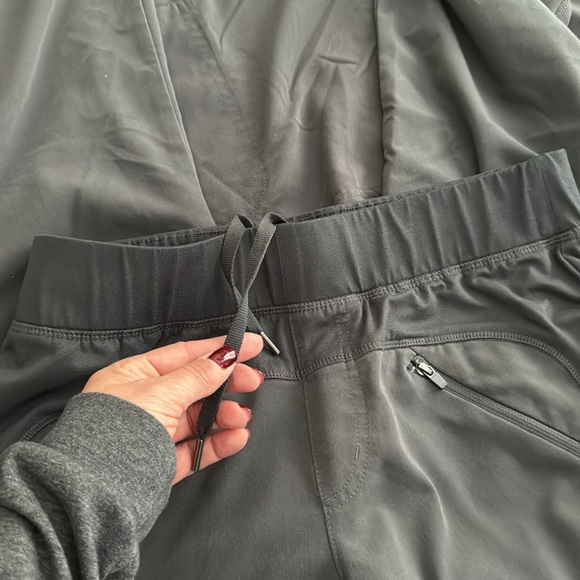 White Cross grey scrub set Size M - Picture 6 of 6